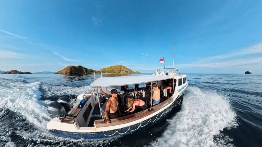 dive boat leaving labuan bajo for komodo national park