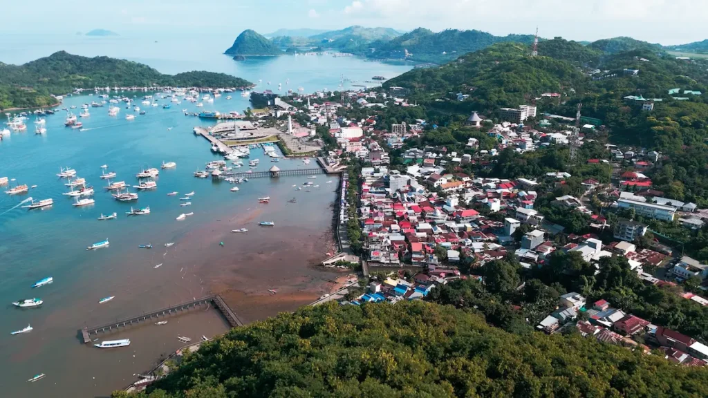 labuan bajo harbour gateway to komodo national park diving