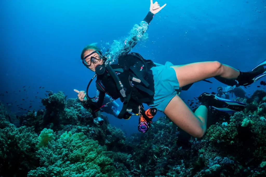 Komodo National Park Strong Current Shot-Gun Dive